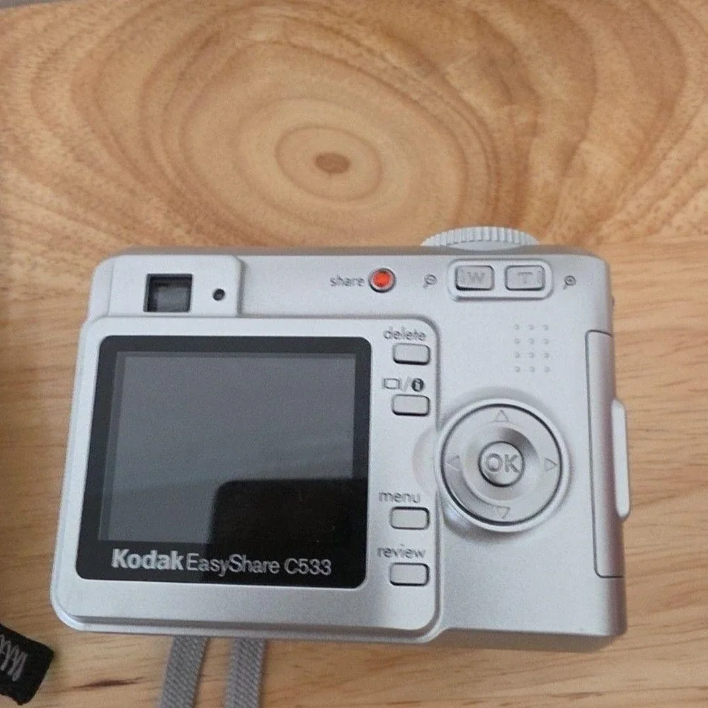 Kodak EasyShare C533 Silver Digital Camera 5.0 MP 3X Zoom Need Battery